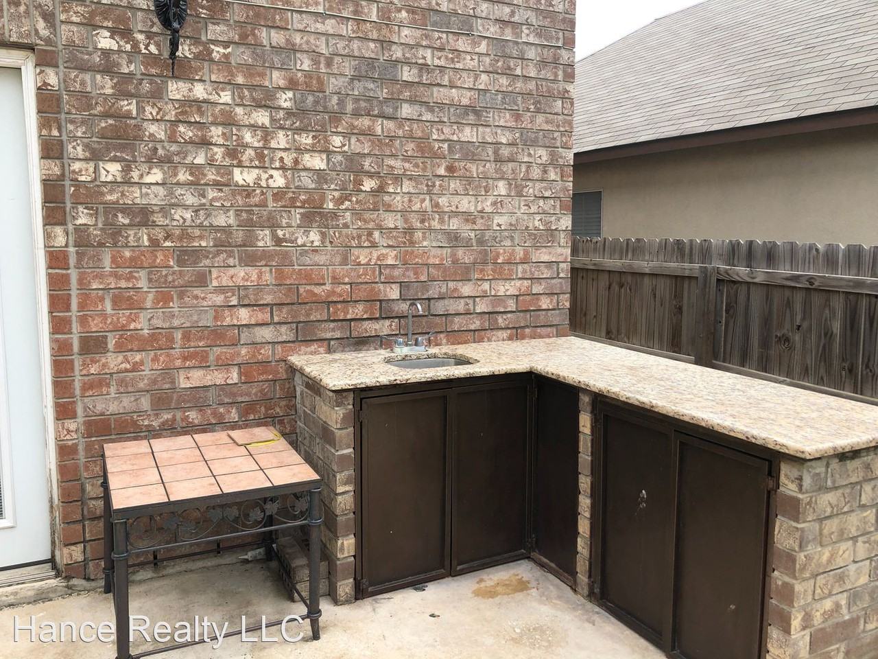 1607 Pinetum Dr - Photo 2 of 33