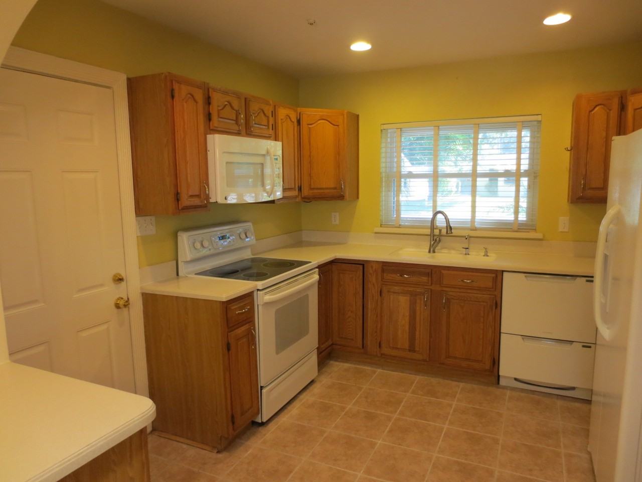 3913 W San Carlos St - Photo 2 of 15