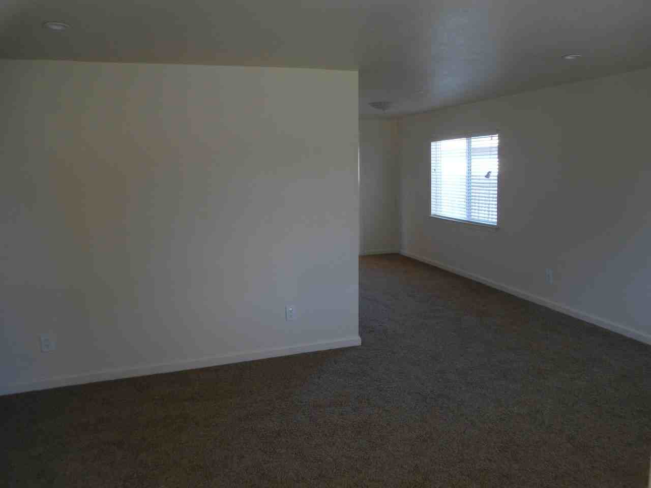 3925 Palmetto St - Photo 3 of 8