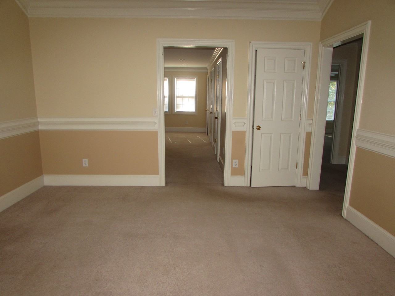 15735 Hopewell Rd - Photo 3 of 17