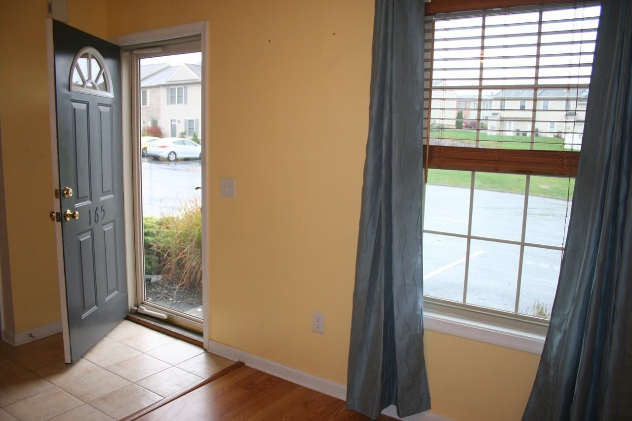 165 Griffin Court - Photo 3 of 34