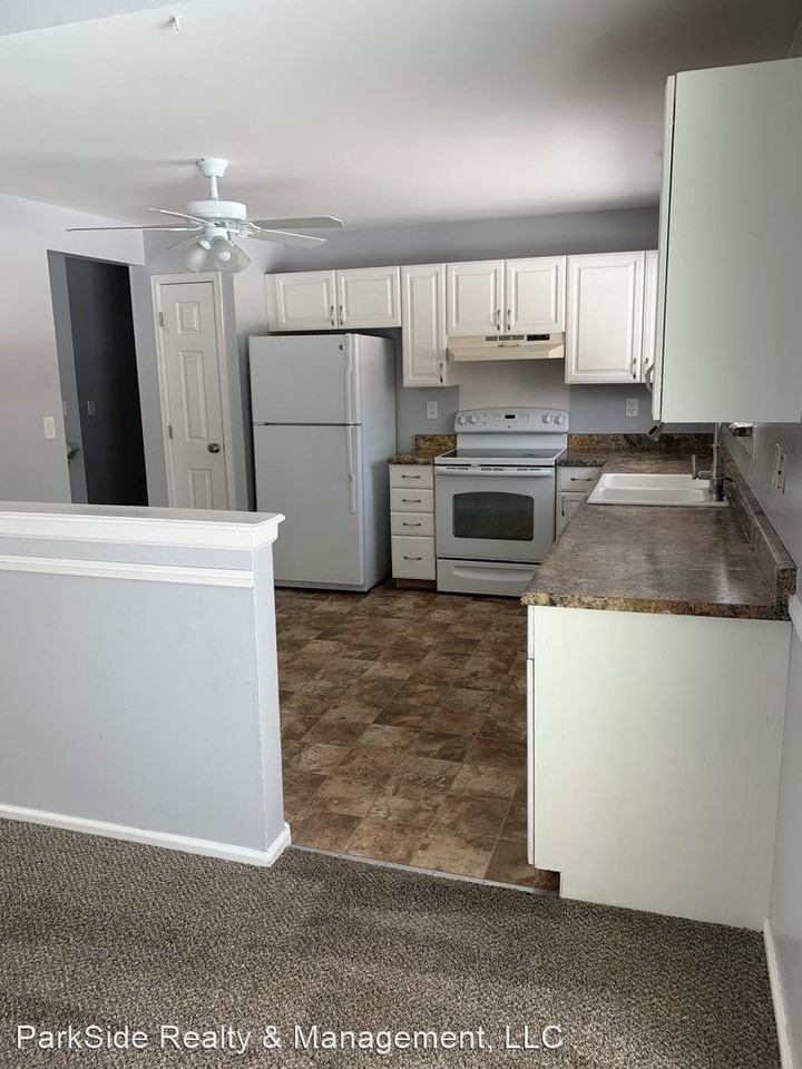 8133 S Everett St - Photo 2 of 15