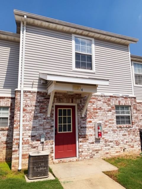 2158 Orchard St - Photo 2 of 10