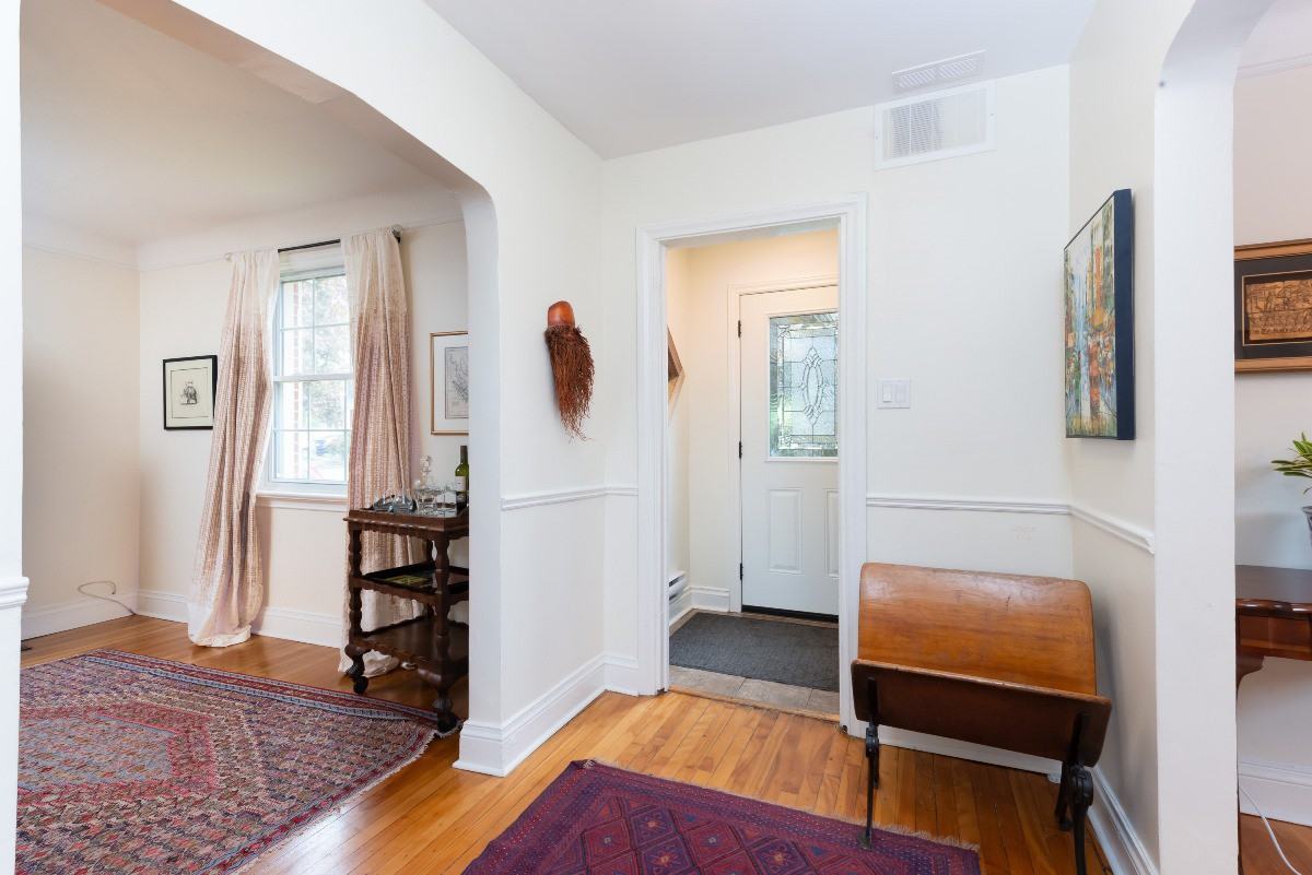 401 Edgewood Ave - Photo 3 of 18