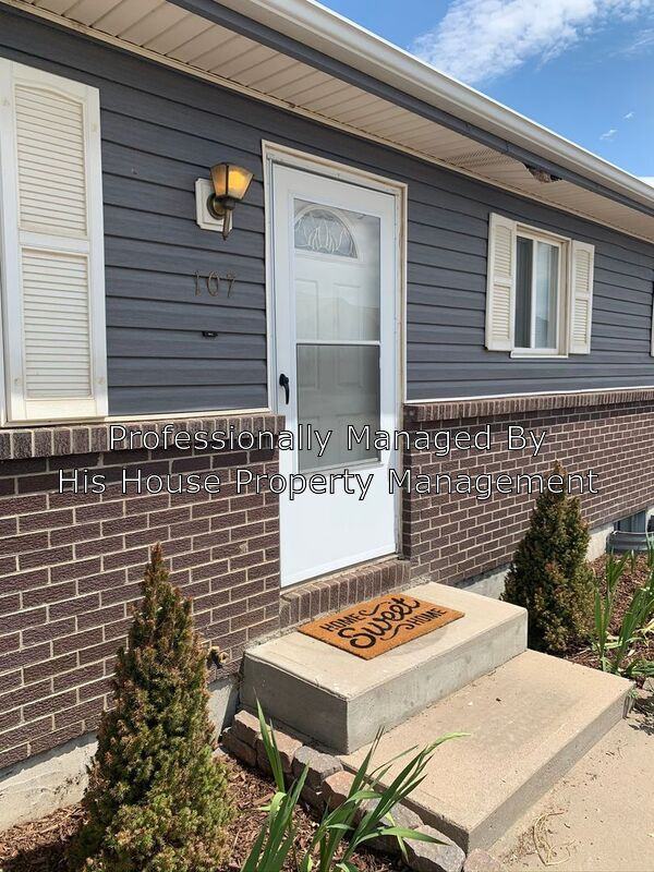 107 Main St - Photo 2 of 33