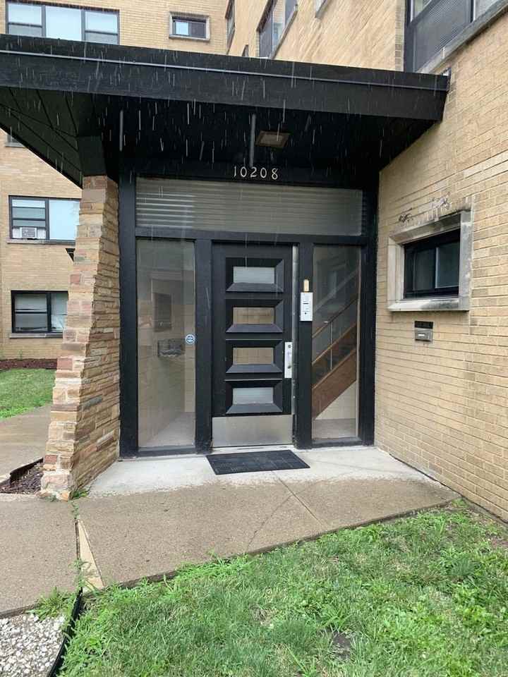 10208 S Walden Pkwy Apt A3 - Photo 2 of 15