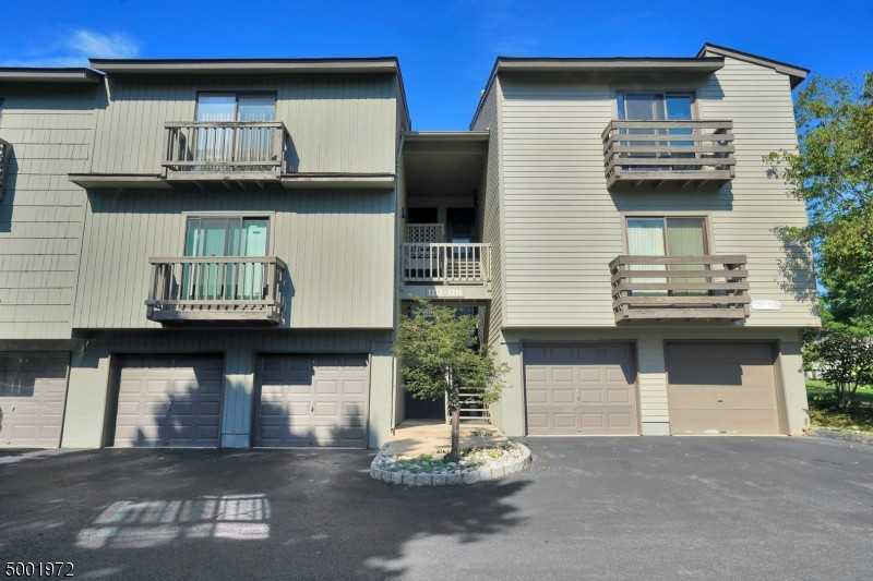 1214 Spruce Hills Dr - Photo 2 of 20