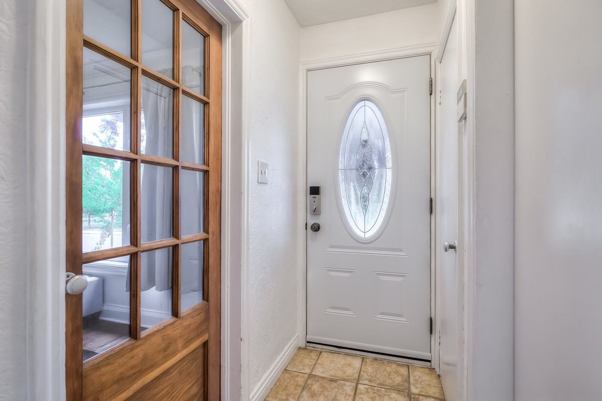 109 Bexhill Avenue - Photo 3 of 31