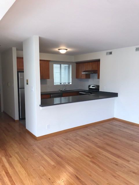 Murray Apartments - Photo 2 of 10