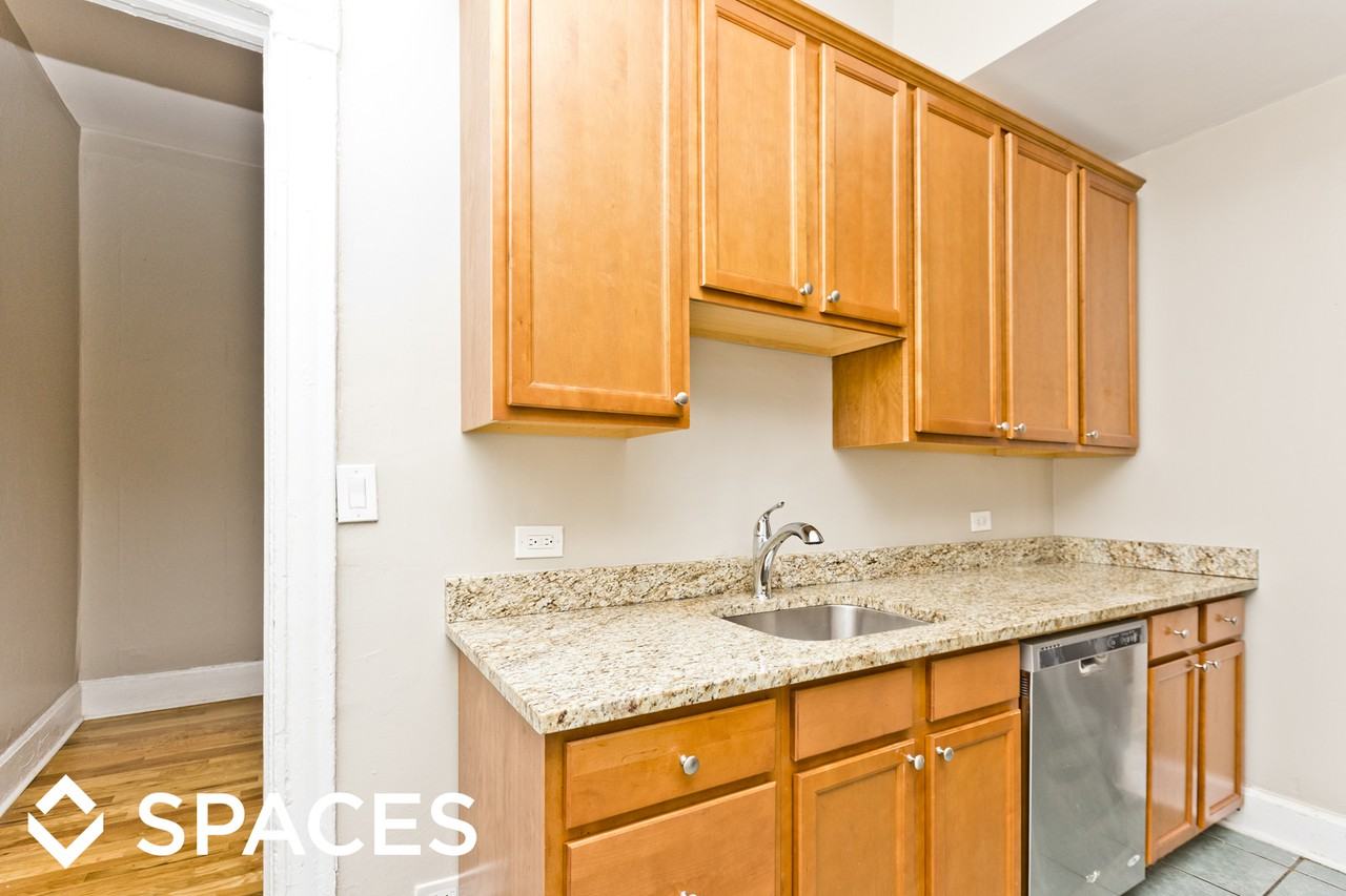 1225 N Wolcott Ave - Photo 2 of 16