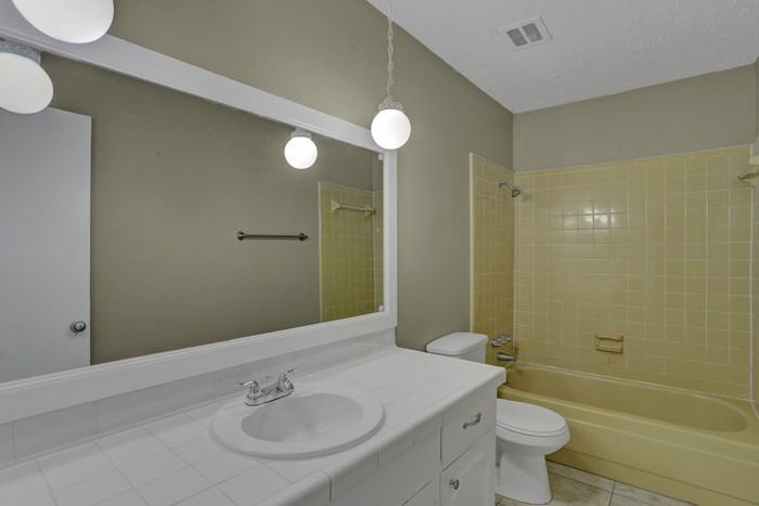 336 Foxboro Dr - Photo 3 of 11