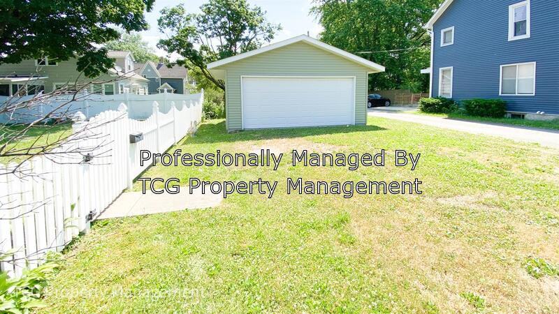 105 E Van Buren St - Photo 3 of 16
