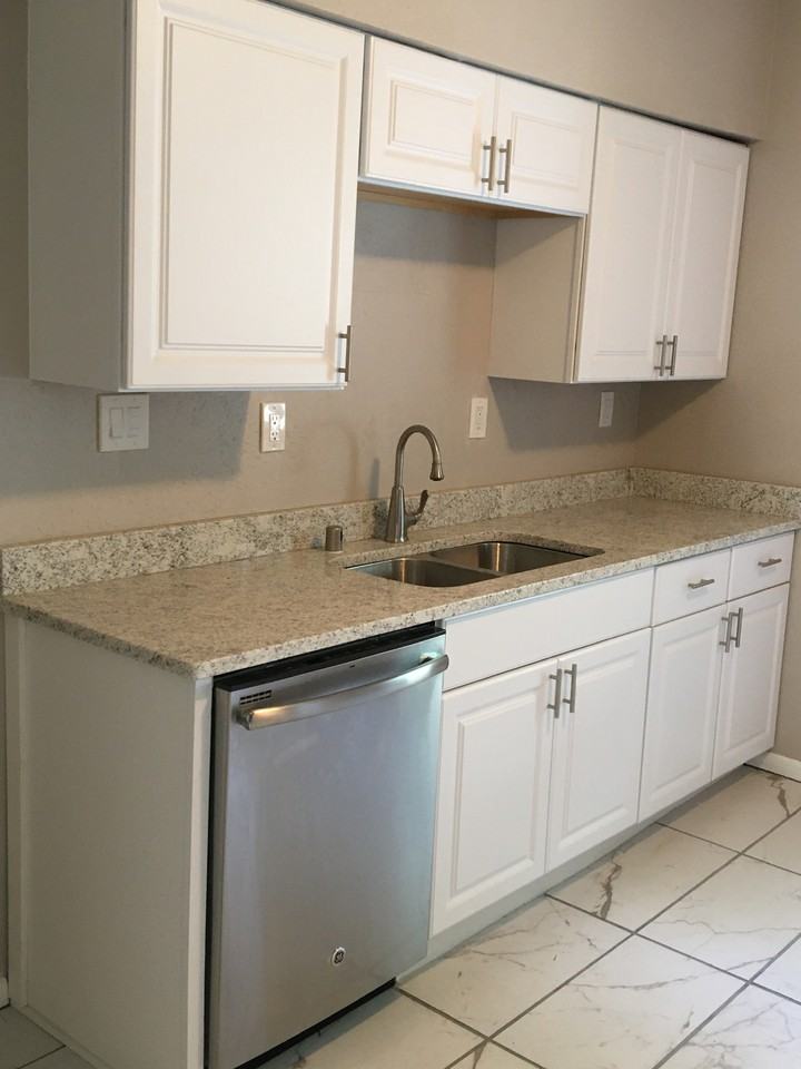 3348 South Illinois Avenue - Photo 2 of 22