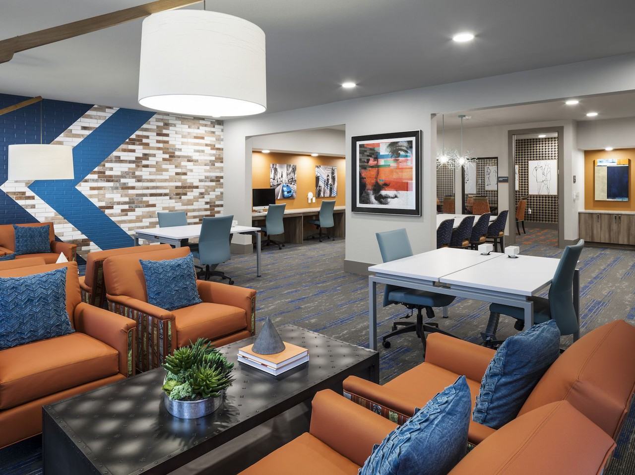 Axiom HUB 121 - Photo 4 of 41