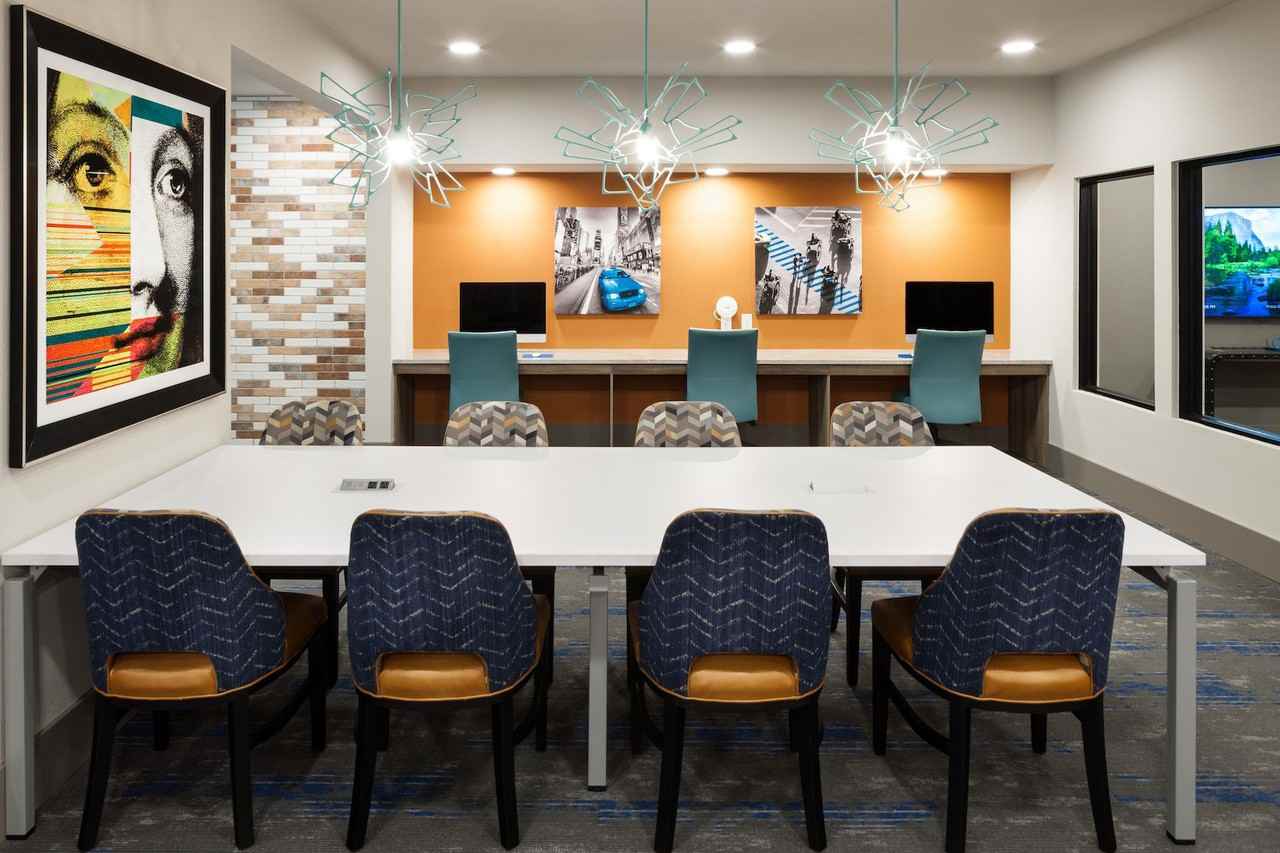 Axiom HUB 121 - Photo 5 of 41