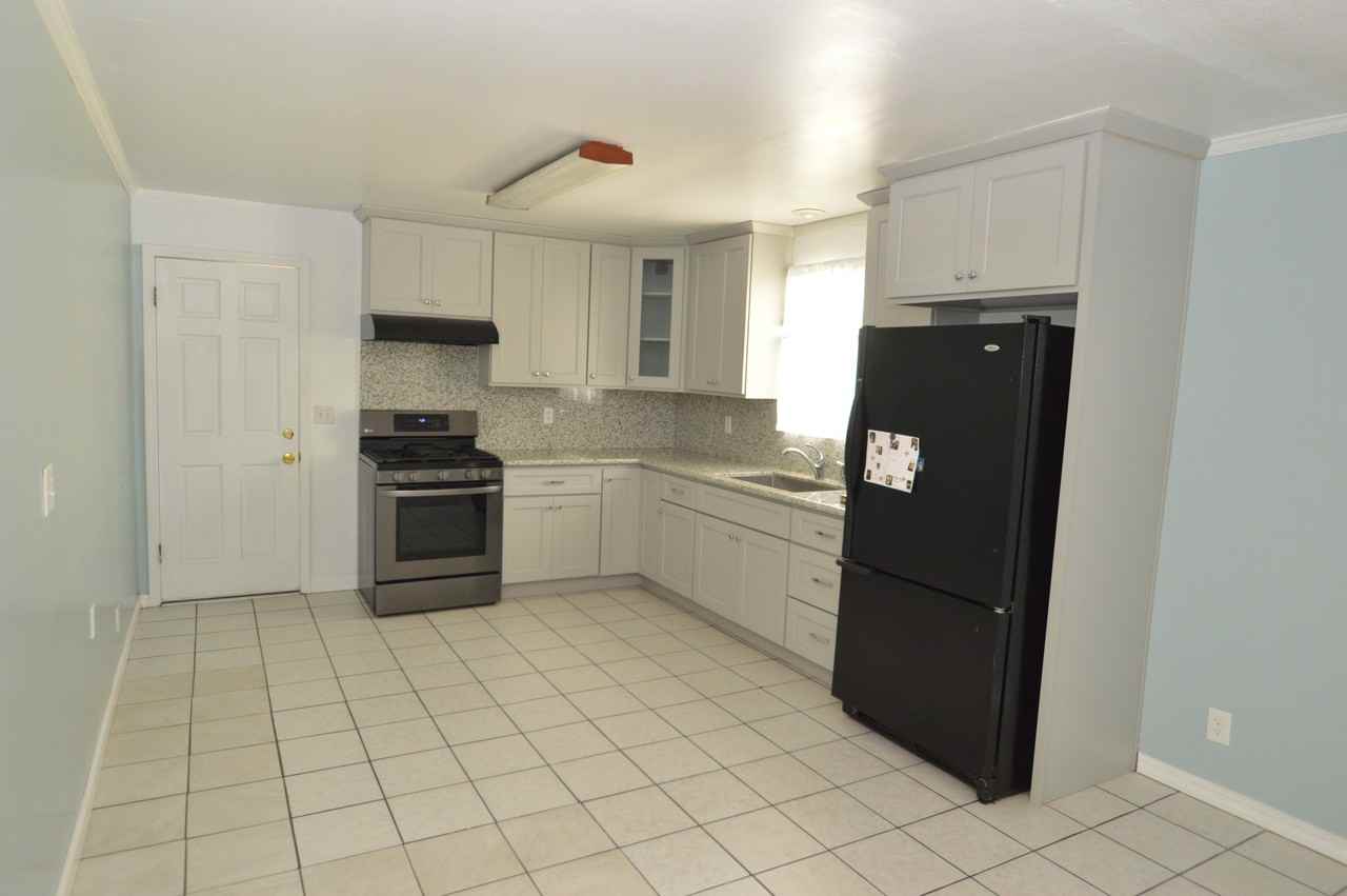 2355 Cooley Avenue - Photo 3 of 8