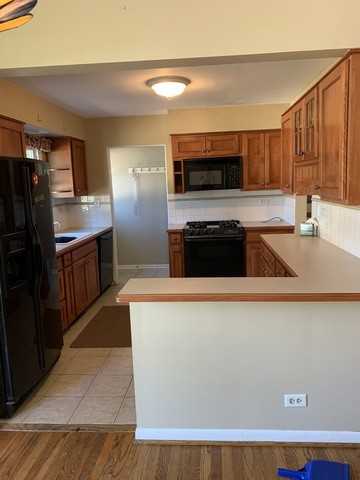 323 Elmwood Dr - Photo 3 of 14