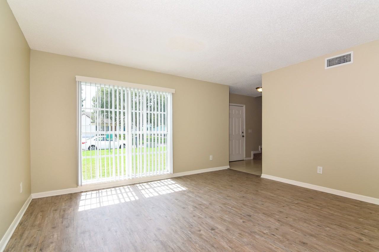 2118 Redleaf Dr - Photo 3 of 19