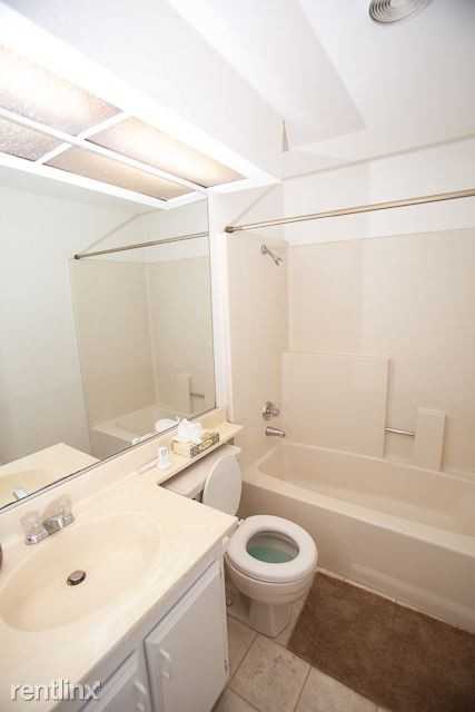 1820 Club Dr - Photo 3 of 10