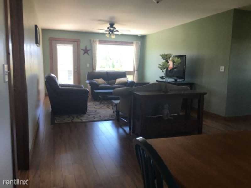 331 Holland Ln - Photo 3 of 10