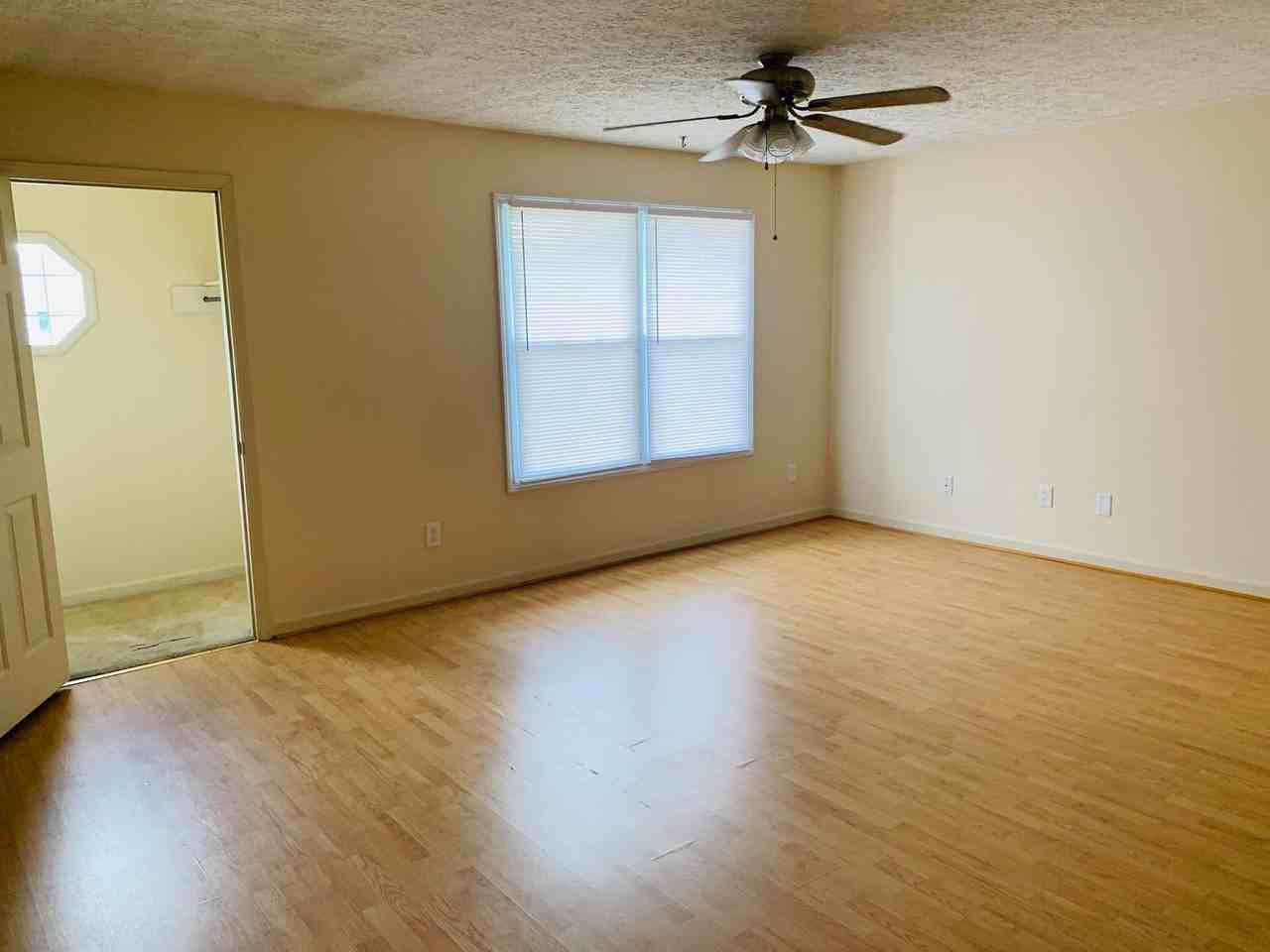 1741 Oshea St - Photo 2 of 14