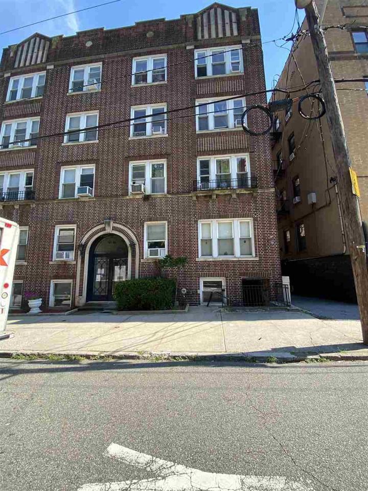 157-159 West 48th St 102