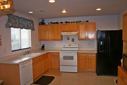 4323 W Kenyon Ave - Photo 2 of 5