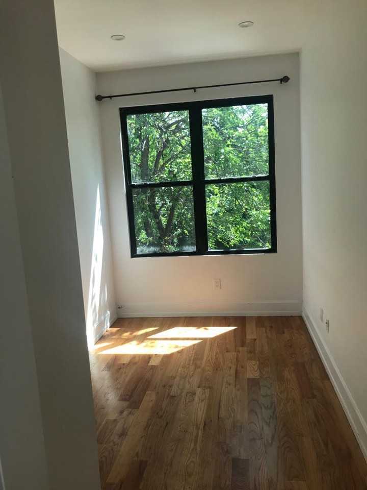 223 Richmond Rd - Photo 3 of 8