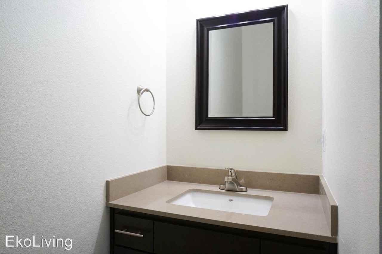 580 1st Ave N - Photo 3 of 4