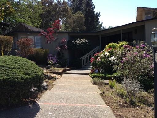 812 La Mesa Dr - Photo 2 of 19