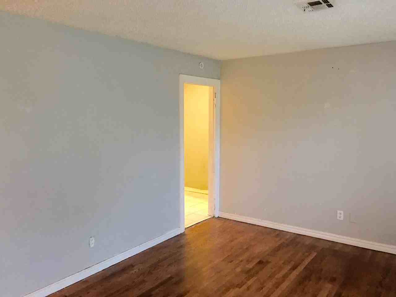 3137 Nw 46th St - Photo 2 of 16