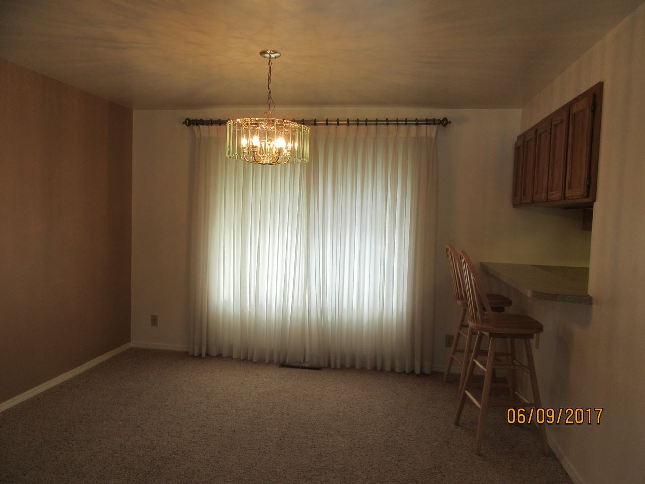 1068 Mountain View Dr - Photo 4 of 14