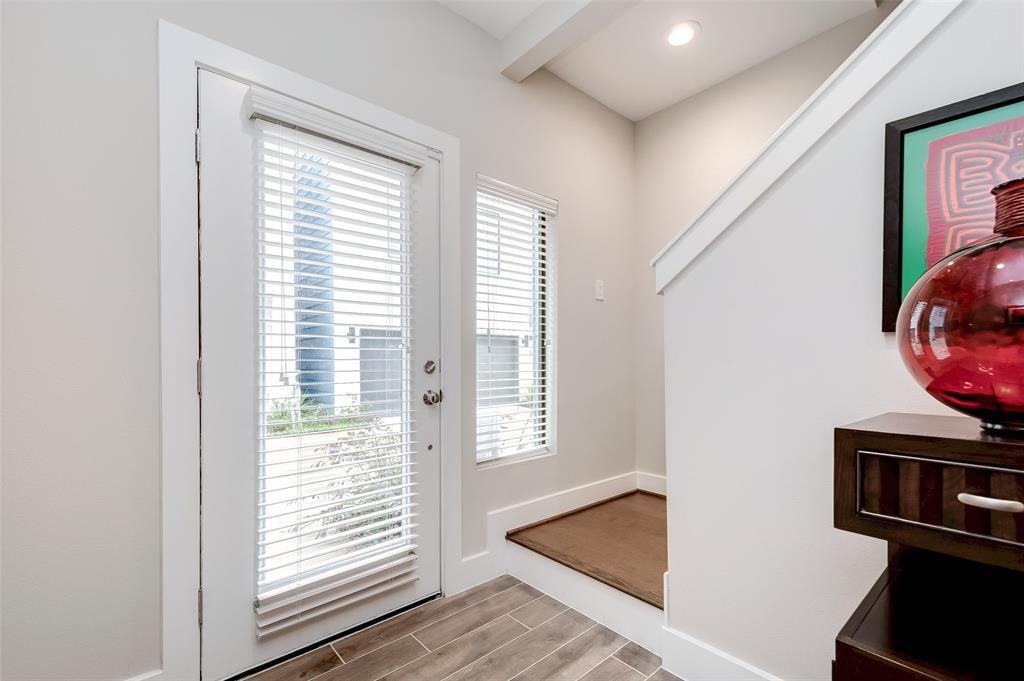 418 Drennan St - Photo 5 of 35