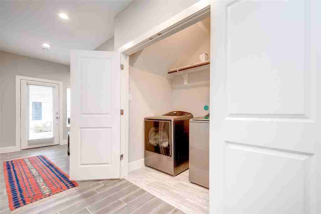 418 Drennan St - Photo 6 of 35