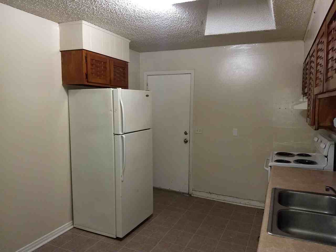 1010 N Larchmont Ave - Photo 2 of 7