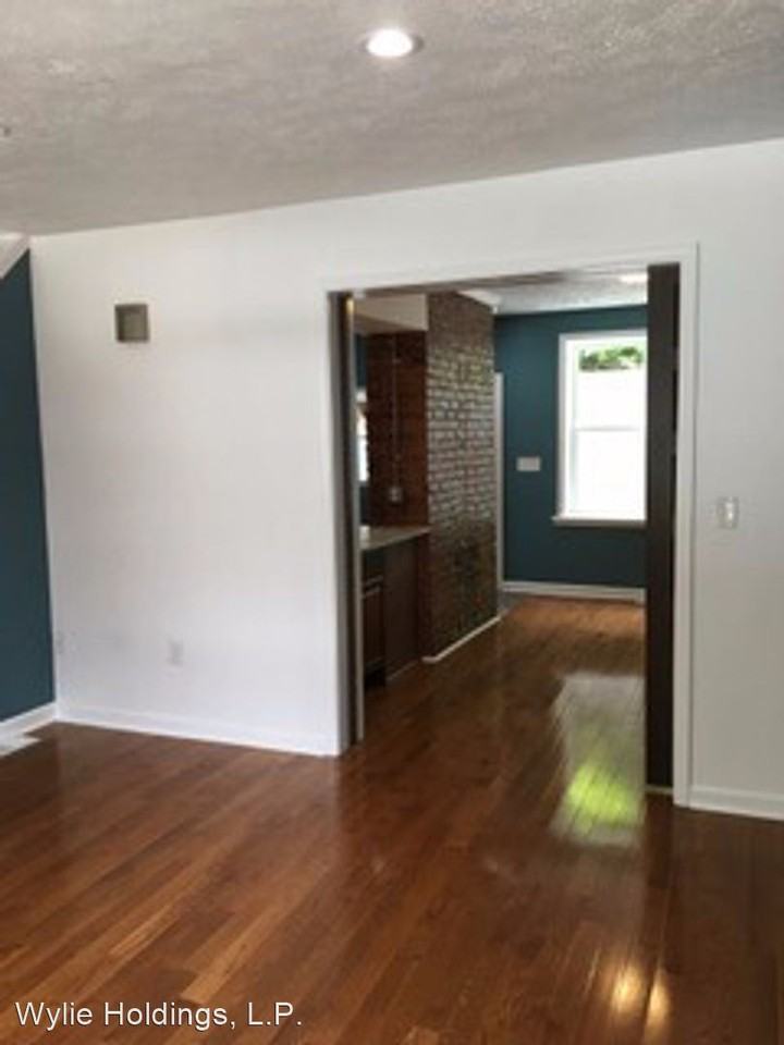 212 57th St - Photo 3 of 12