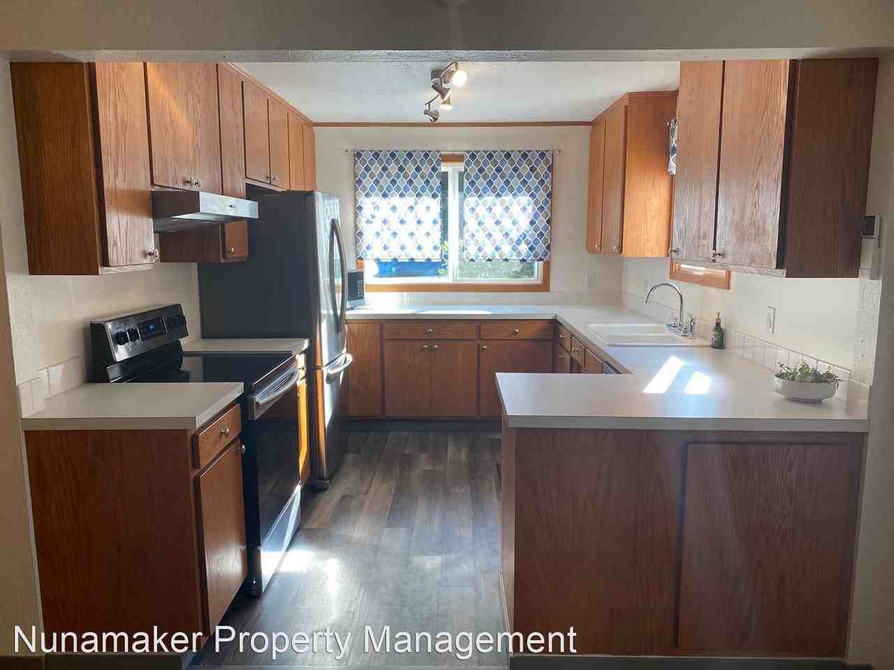 6790 Cooper Spur Rd - Photo 2 of 10