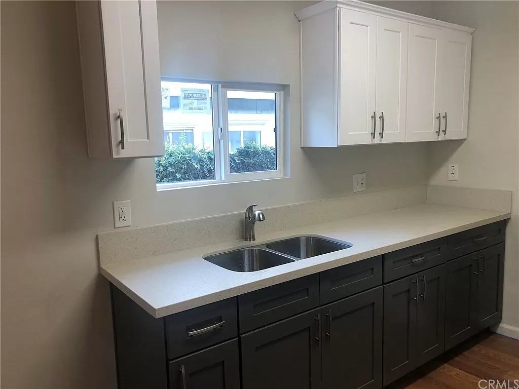1732 W 59th Pl - Photo 3 of 7