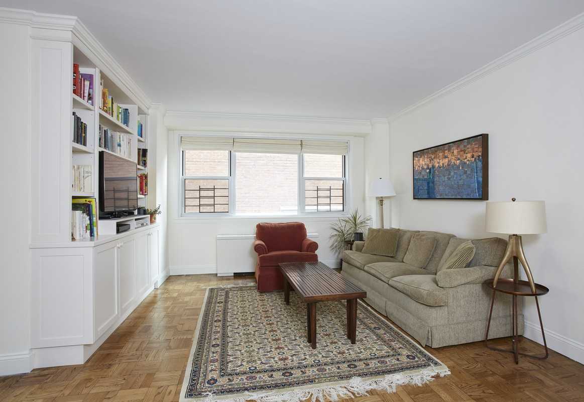 W 74th St #3R