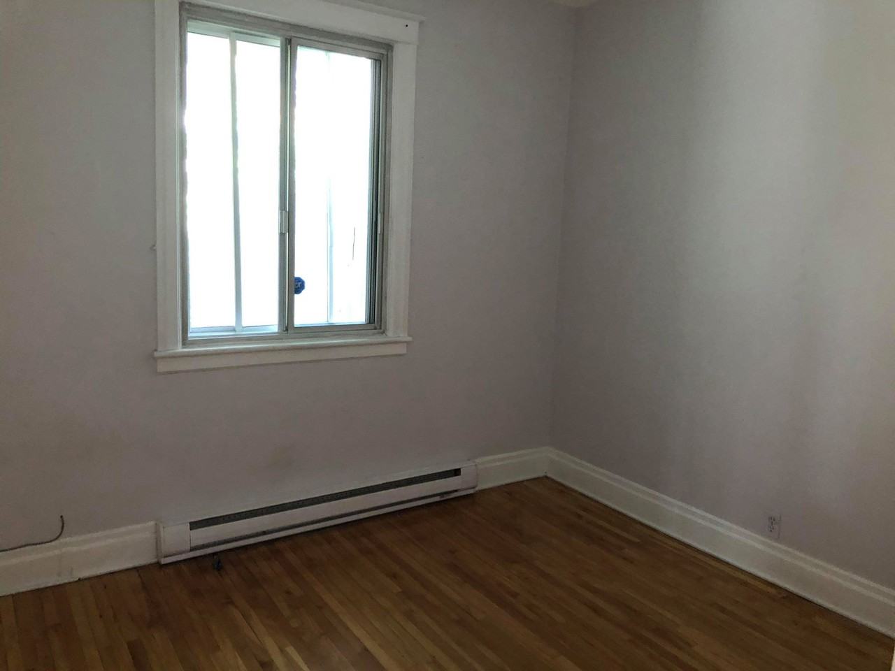 4891 Av Grosvenor - Photo 2 of 12