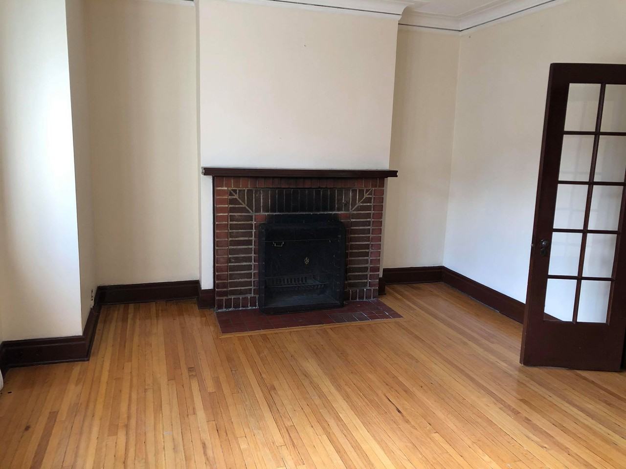 4891 Av Grosvenor - Photo 3 of 12