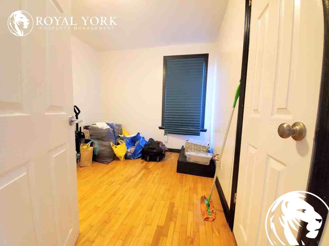 22 3-22 Goldwin Avenue - Photo 3 of 10