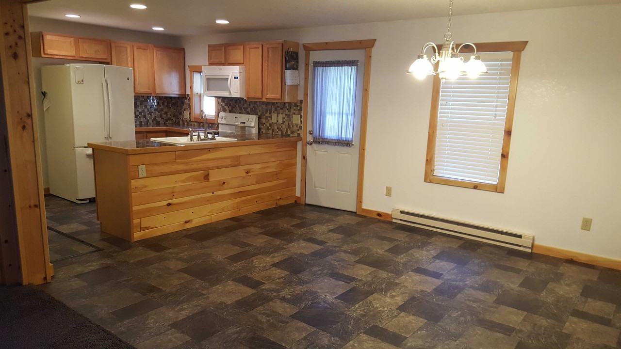 311 E Crex Ave - Photo 2 of 8