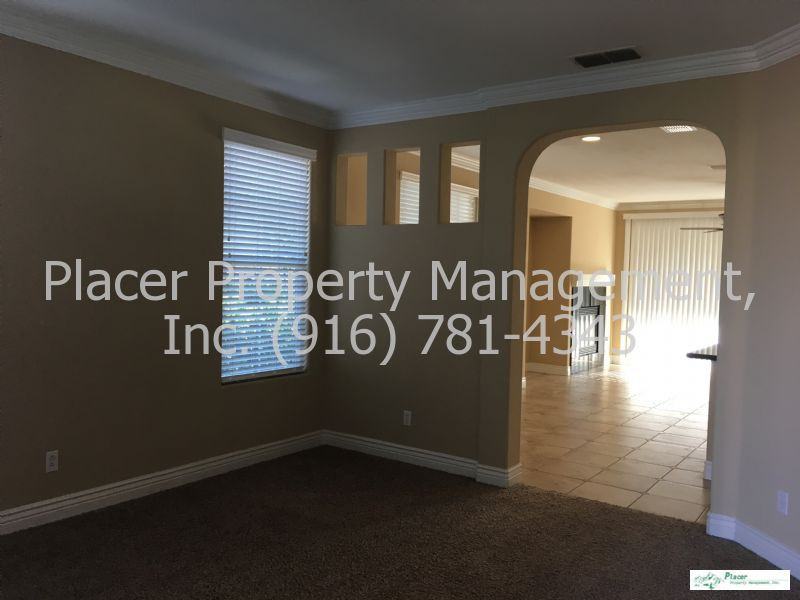545 Arlingdale Cir - Photo 3 of 10