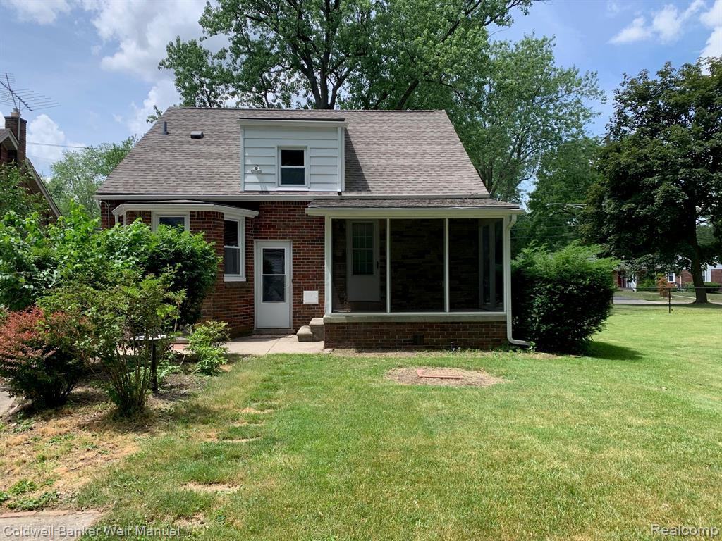 22750 Maple Ave - Photo 2 of 24