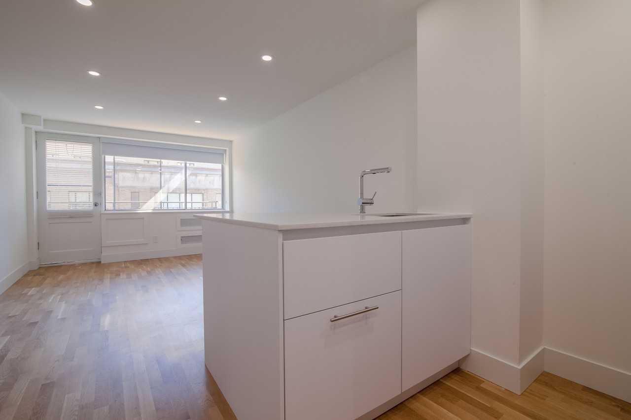 3460 Rue Durocher #302 - Photo 3 of 8