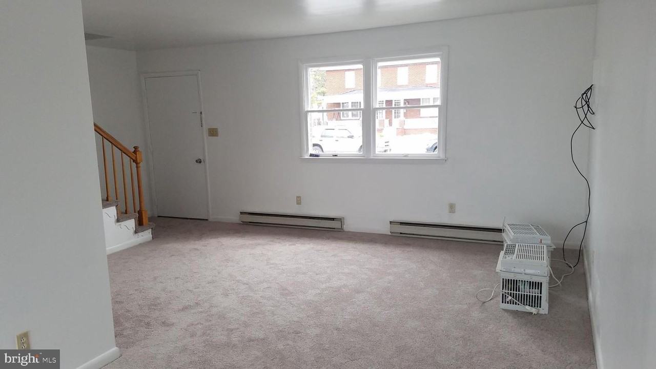 367 S Washington St - Photo 3 of 17