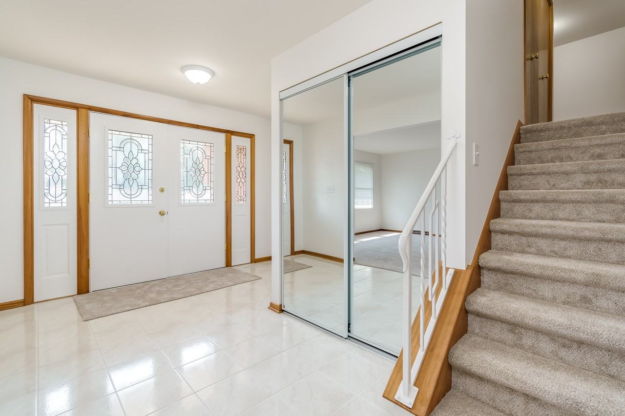 1407 Lonsdale Road - Photo 2 of 8