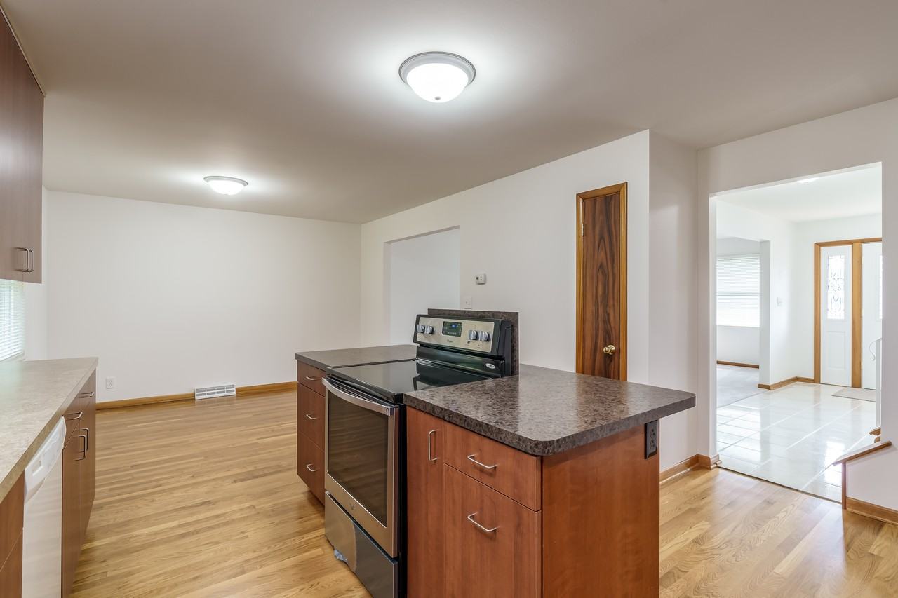 1407 Lonsdale Road - Photo 3 of 8