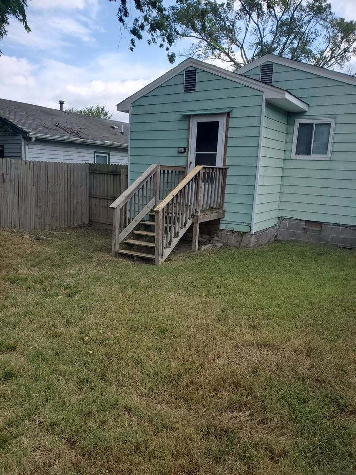 111 Maplewood Street - Photo 3 of 7